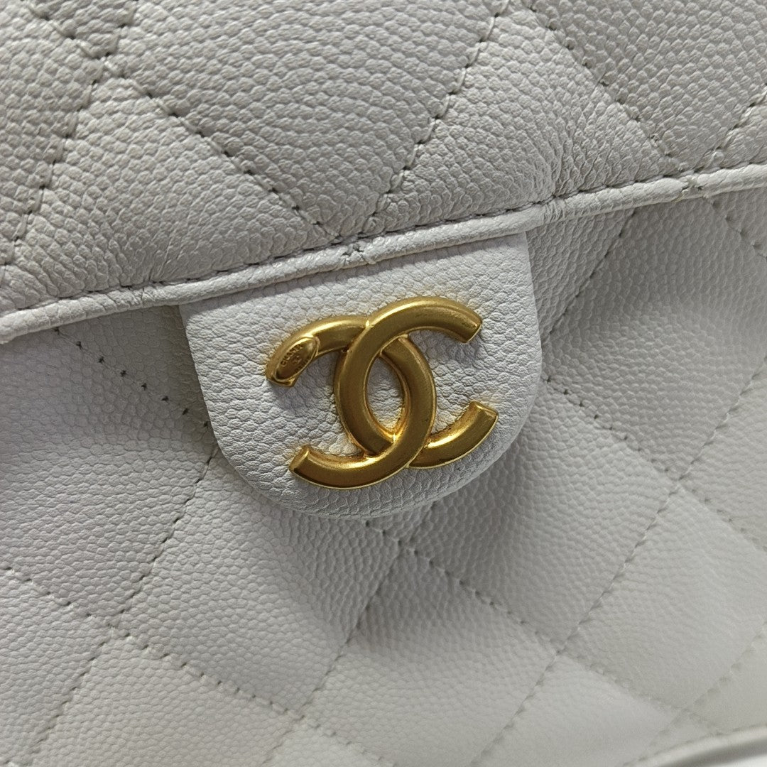 CHANEL 25 Mediano Piel de Becerro Acolchada Blanca