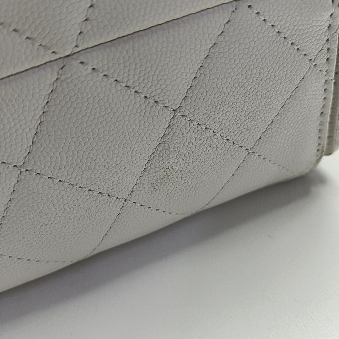 CHANEL 25 Mediano Piel de Becerro Acolchada Blanca