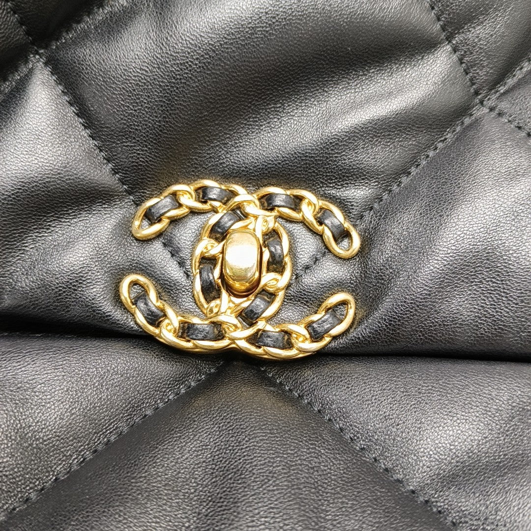 CHANEL 19 Medium Quilted Lambskin Black
