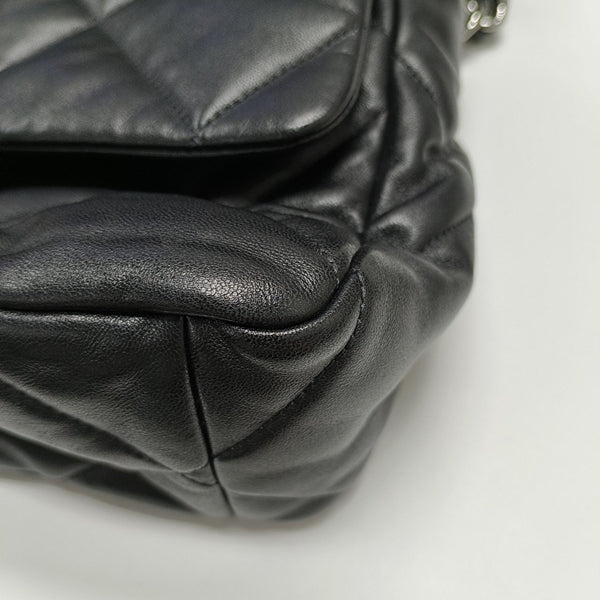 CHANEL 19 Medium Quilted Lambskin Black