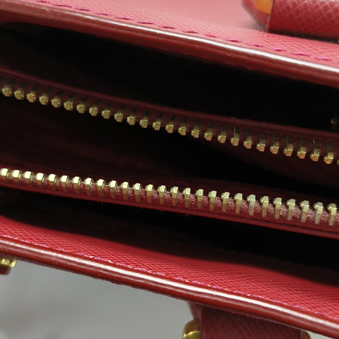 Galleria Extra Large Saffiano Calfskin Red