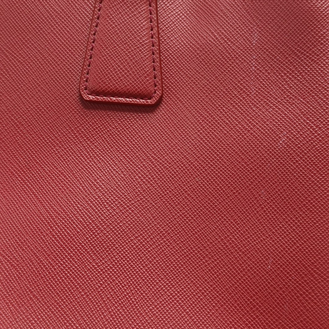 Galleria Extra Large Saffiano Calfskin Red