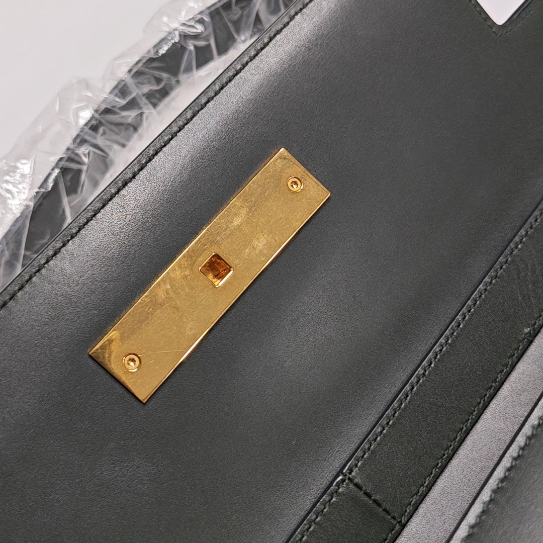 MANHATTAN Medium Calfskin Green