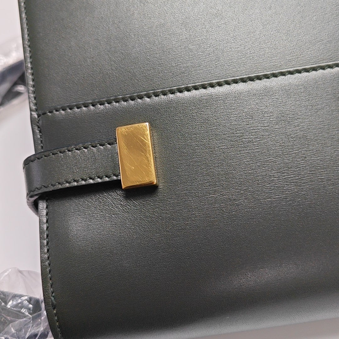 MANHATTAN Medium Calfskin Green