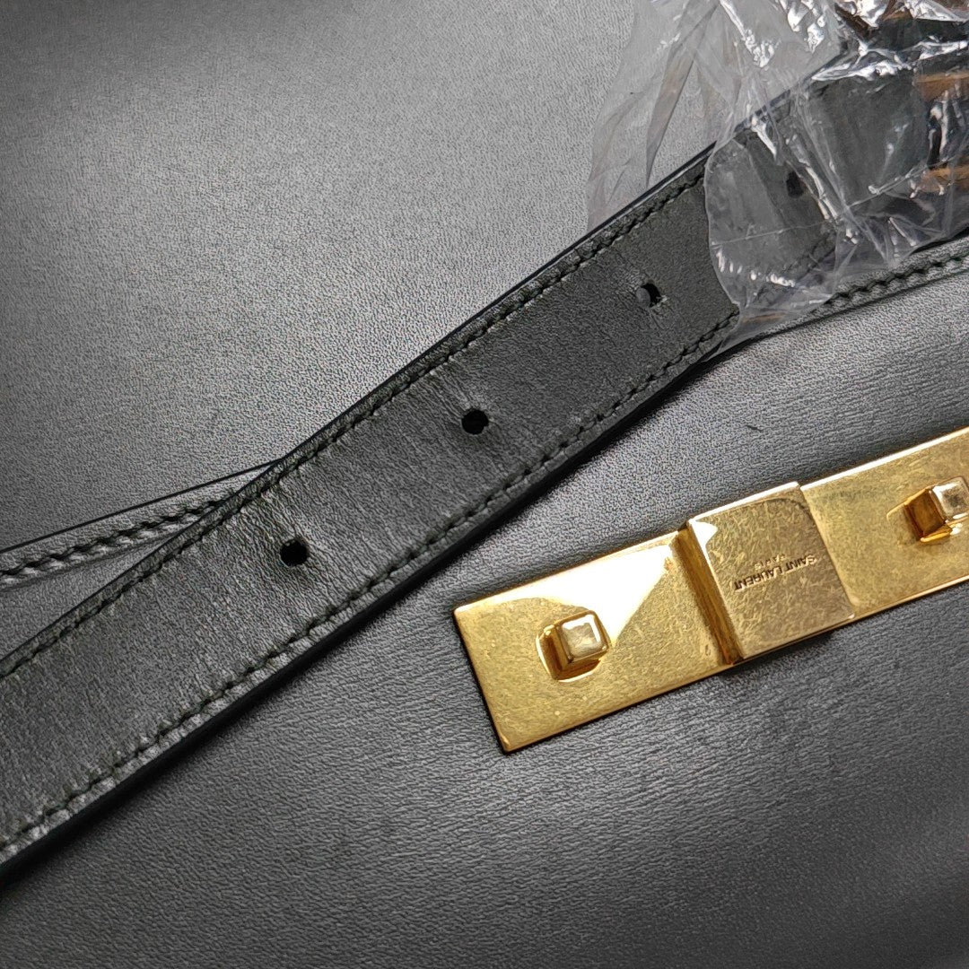 MANHATTAN Medium Calfskin Green