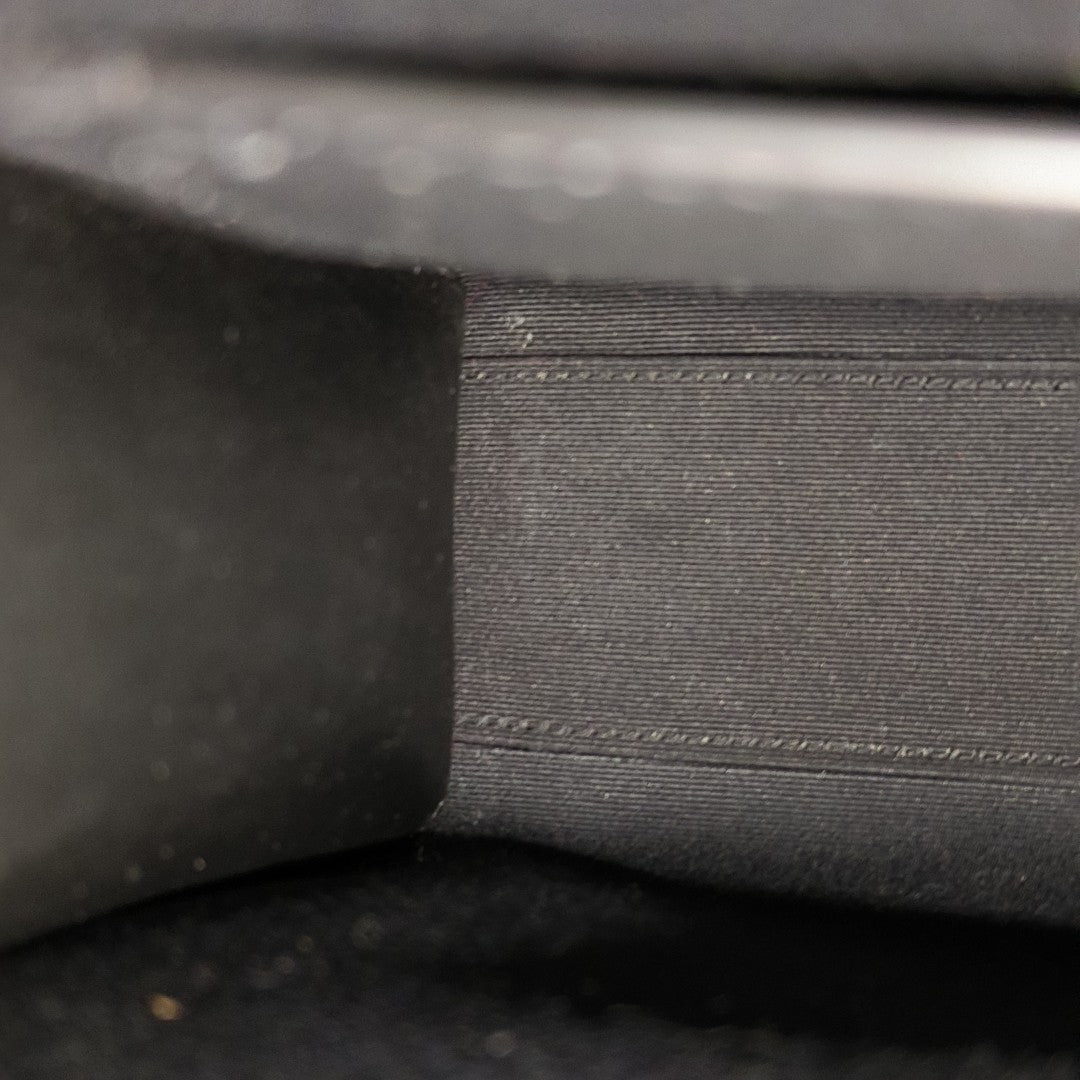 MANHATTAN Medium Calfskin Black