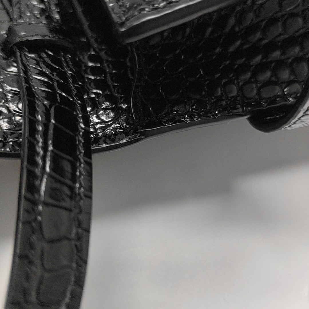 MANHATTAN Small Calfskin Black