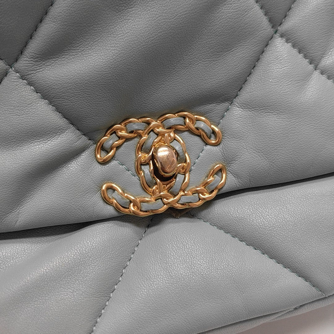 CHANEL 19 Small Quilted Lambskin Green