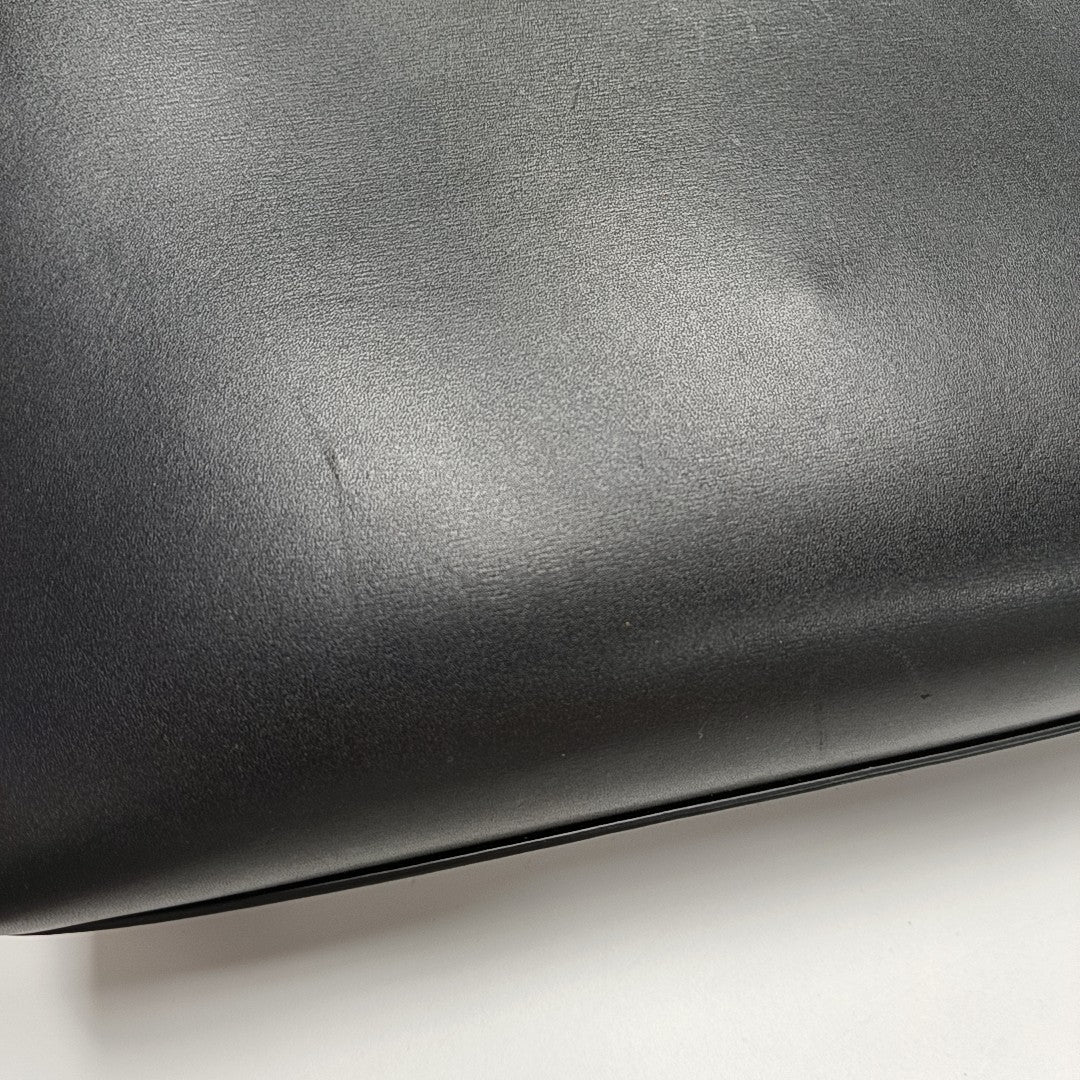 MANHATTAN Medium Calfskin Black