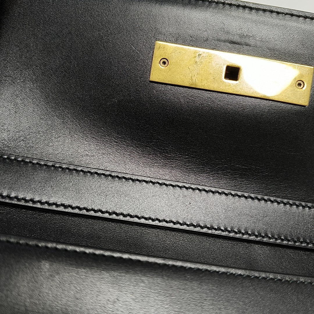 MANHATTAN Medium Calfskin Black