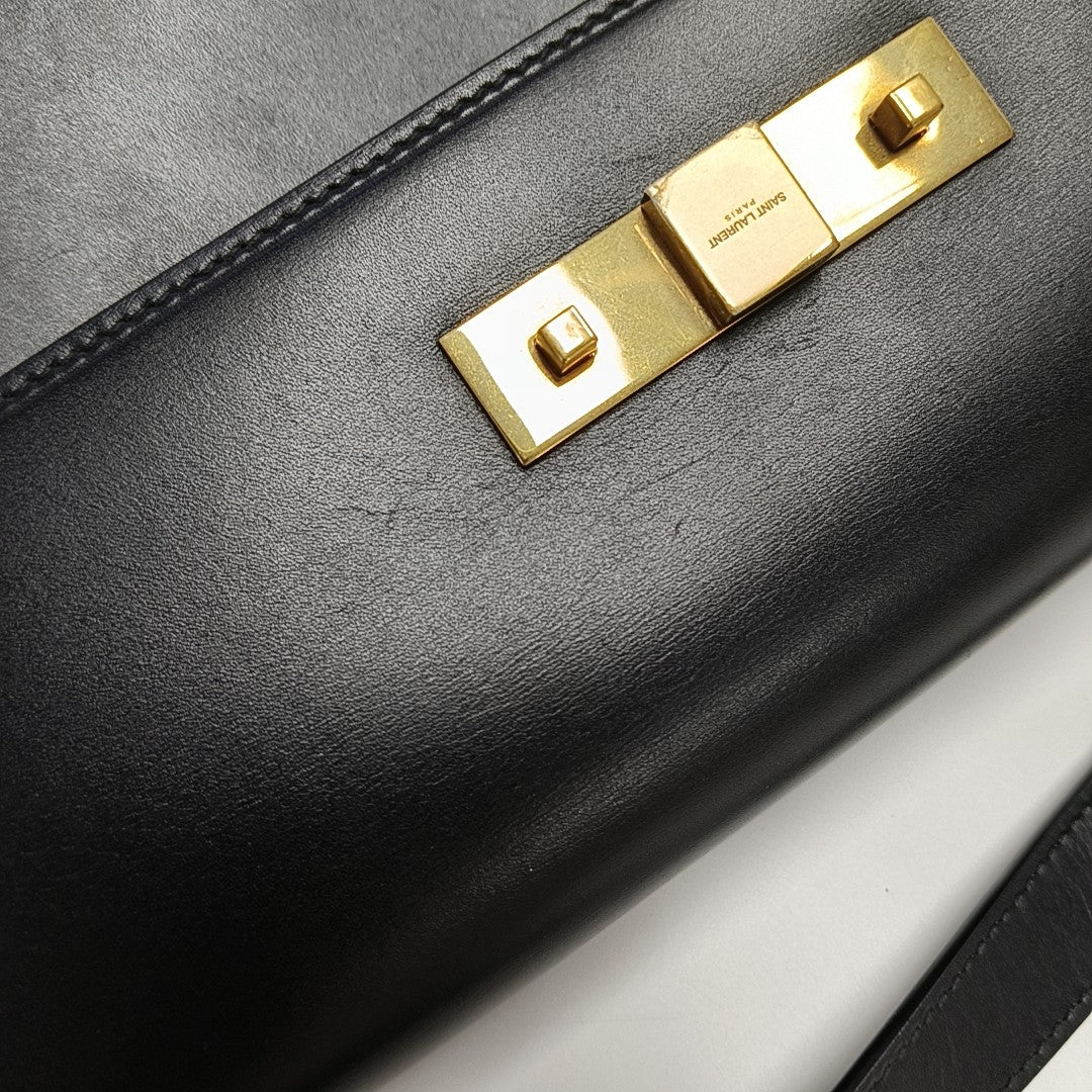 MANHATTAN Medium Calfskin Black