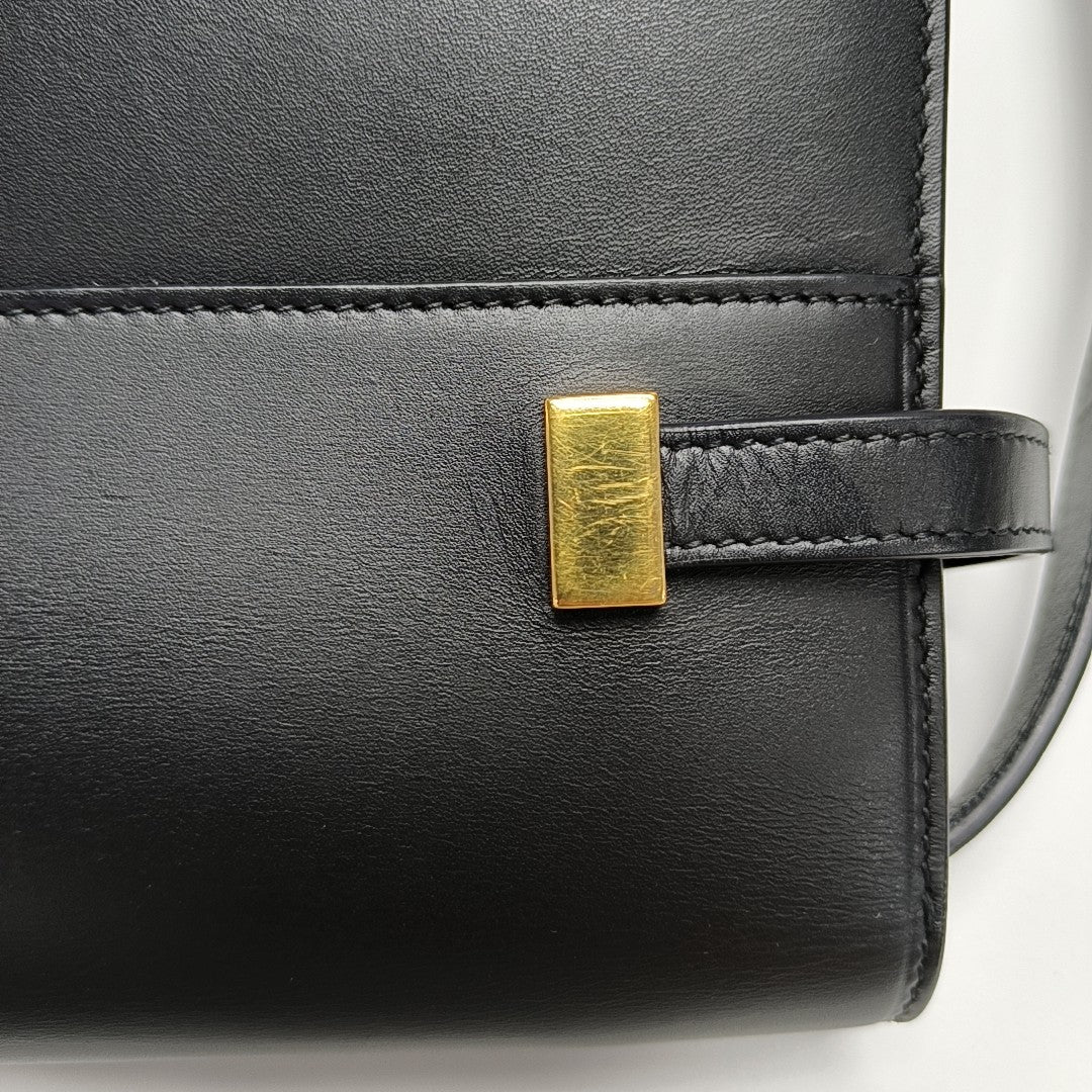 MANHATTAN Medium Calfskin Black