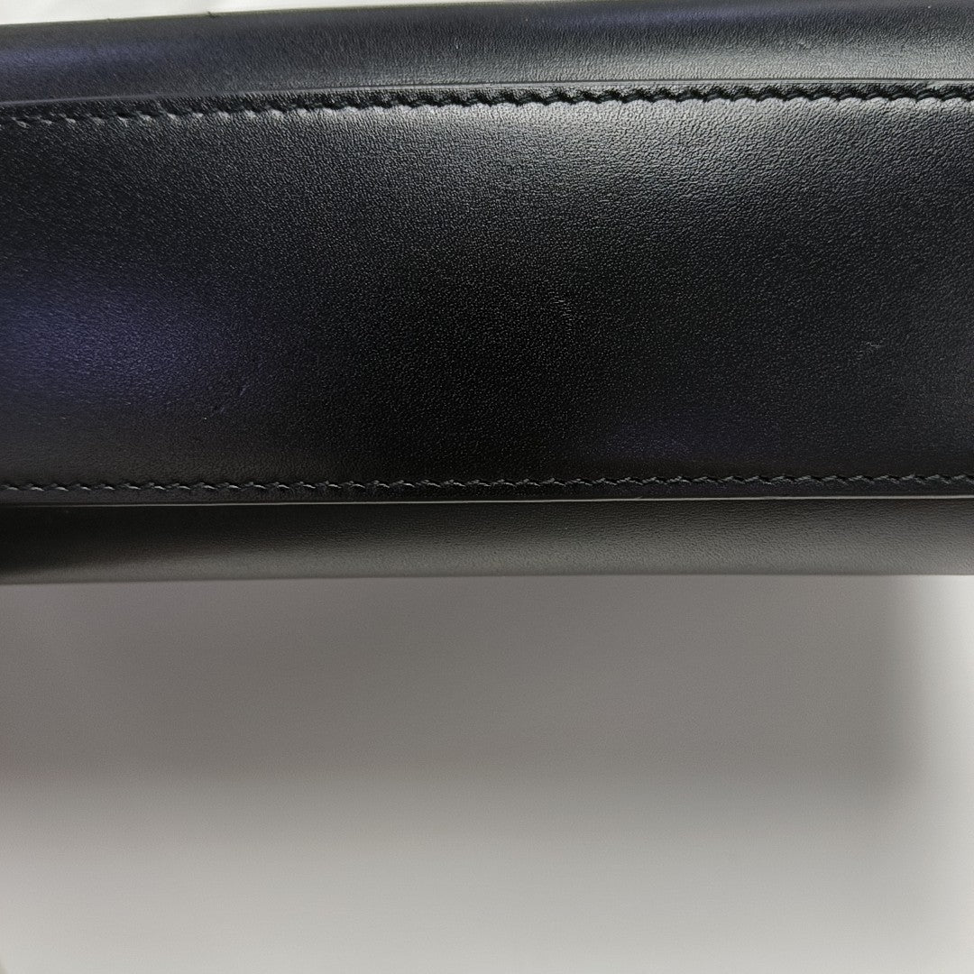 MANHATTAN Medium Calfskin Black