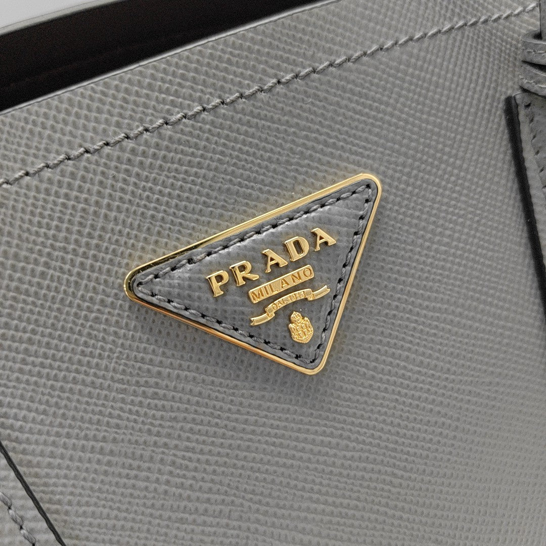 Double Medium Calfskin Gray