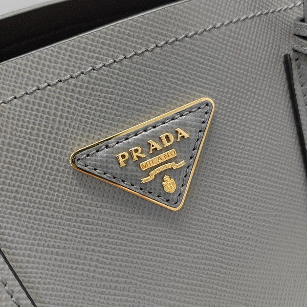 Double Medium Calfskin Gray