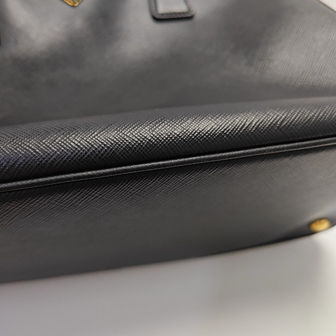 Galleria Large Saffiano Calfskin Black