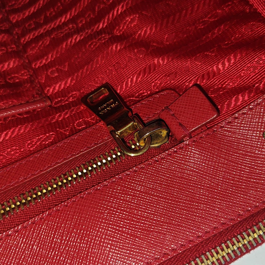 Galleria Extra Large Saffiano Calfskin Red