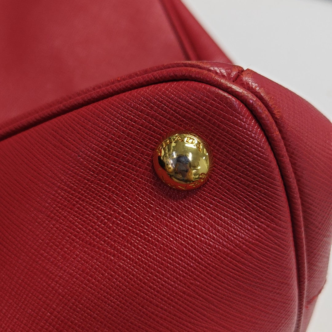 Galleria Extra Large Saffiano Calfskin Red