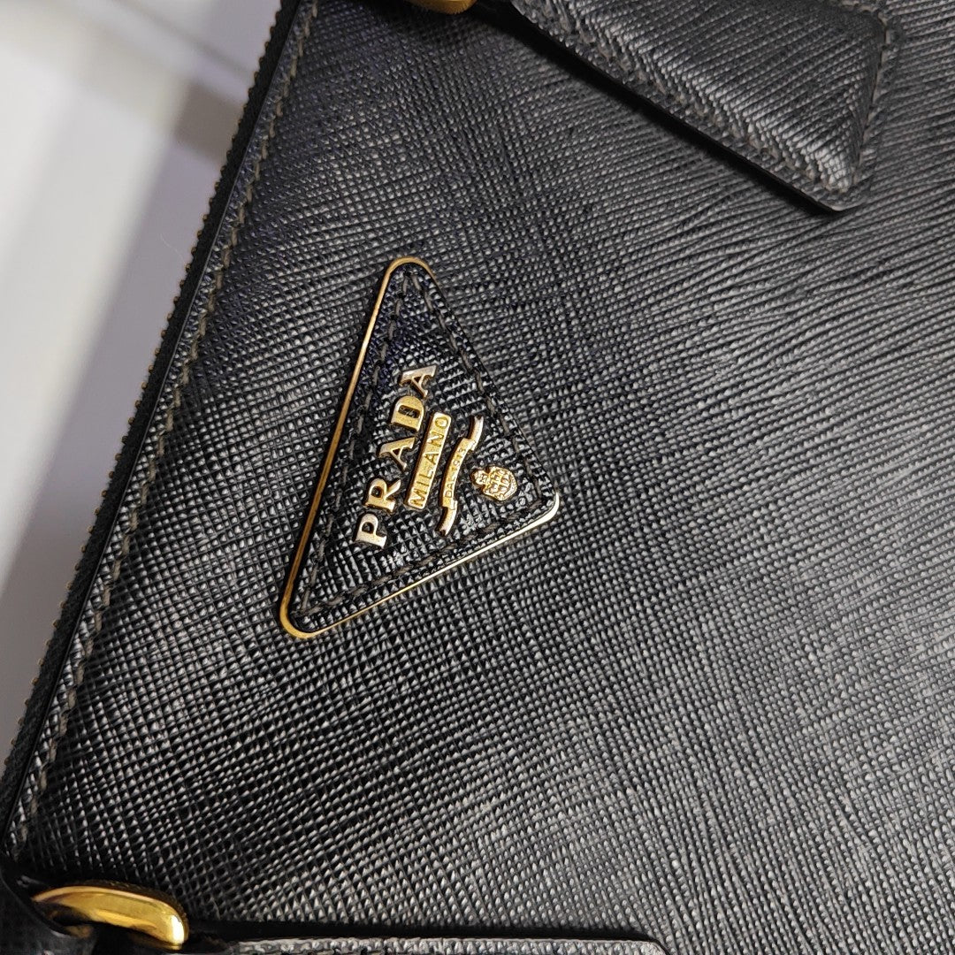 Galleria Large Saffiano Calfskin Black
