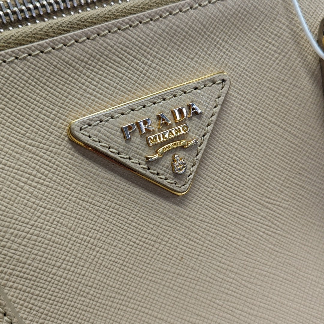 Galleria Extra Large Saffiano Calfskin Beige