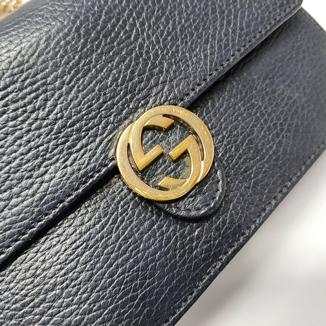 Authenticated pre-owned  Interlocking G Calfskin Black - Shoulder Bag at Looply