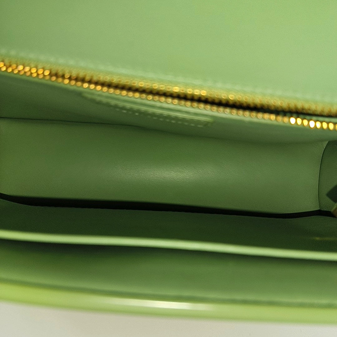 30 Montaigne Calfskin Green