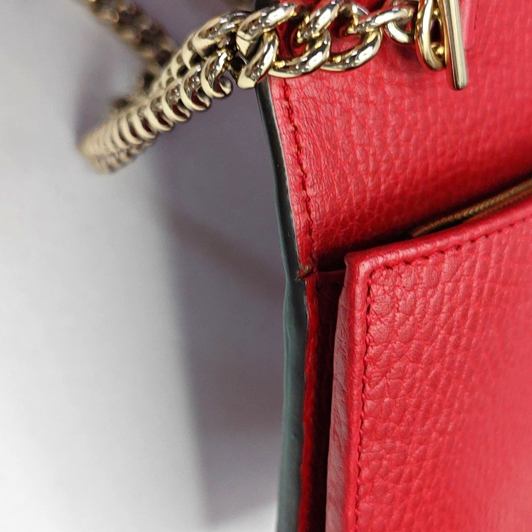 Authenticated pre-owned  Interlocking G Calfskin Red - Handbags at Looply