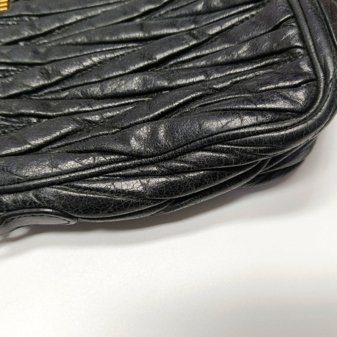 Authenticated pre-owned  Matelassé Lambskin Black - Shoulder Bag at Looply