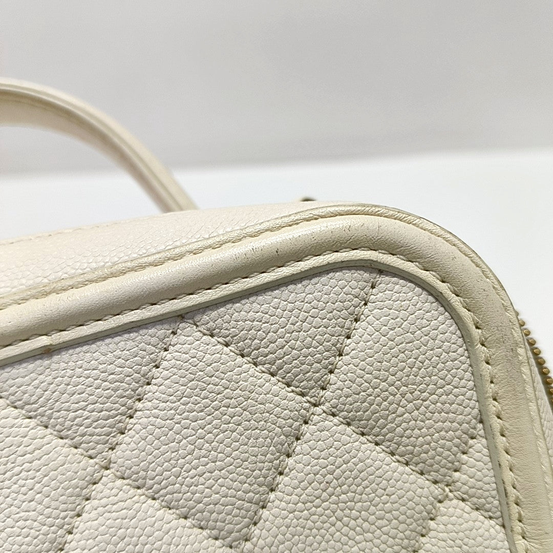 Authenticated pre-owned  Filigree Large Quilted Grained Calfskin White - Shoulder Bag at Looply