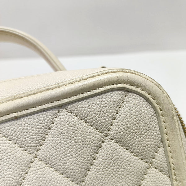 Authenticated pre-owned  Filigree Large Quilted Grained Calfskin White - Shoulder Bag at Looply