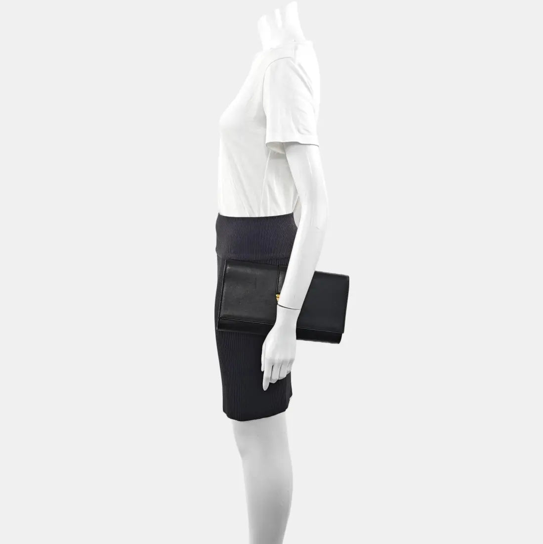 Authenticated pre-owned  Chyc Y Ligne Calfskin Black - Clutch at Looply
