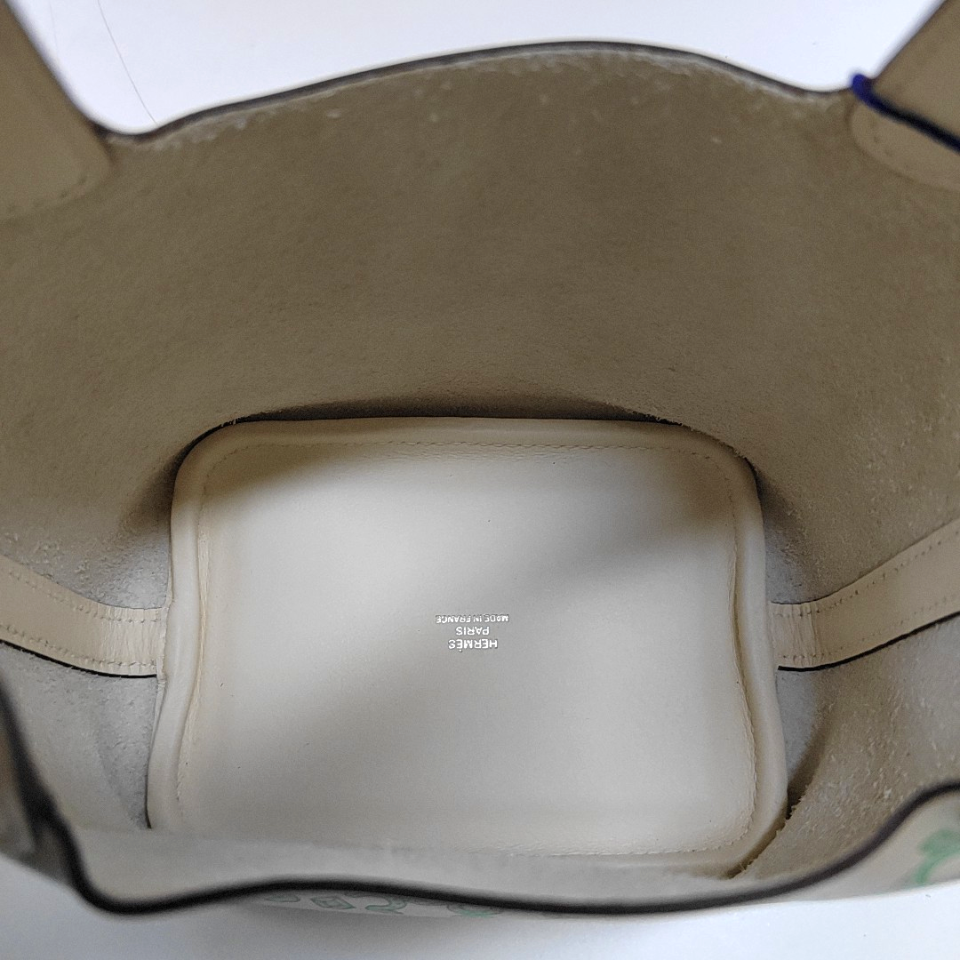 Authenticated pre-owned  Picotin Lock 12 Swift White - Top Handle Bag at Looply