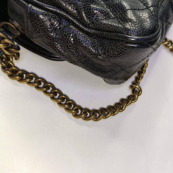 Authenticated pre-owned  Classic Flap Medium Quilted Calfskin Black - Crossbody Bag at Looply