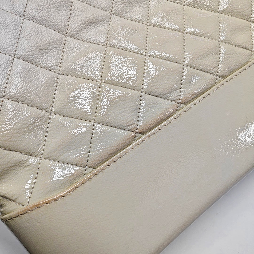 Authenticated pre-owned  Gabrielle Medium Quilted Lambskin White - Shoulder Bag at Looply