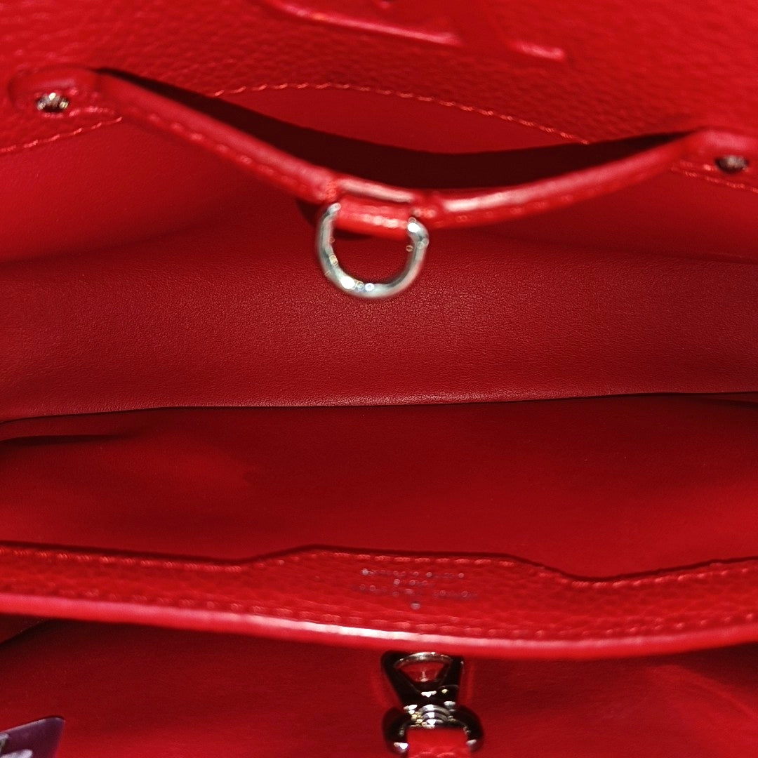 Authenticated pre-owned  Capucines MM Calfskin Red - Shoulder Bag at Looply