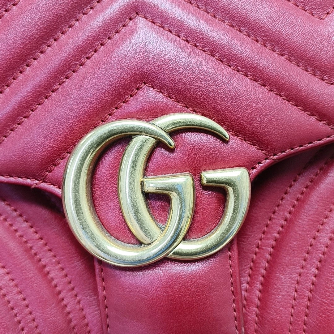 Authenticated pre-owned  GG Marmont Medium Calfskin Red - Shoulder Bag at Looply