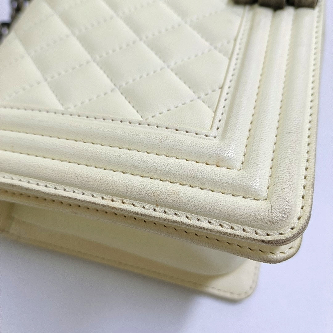 Authenticated pre-owned  Boy Chanel Medium Quilted Lambskin White - Crossbody Bag at Looply
