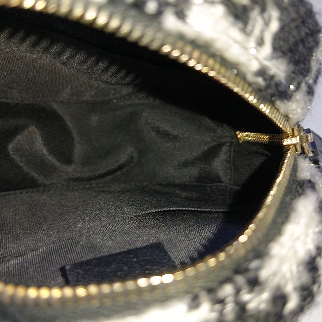 Authenticated pre-owned  Chanel 19 Quilted Wool Black - Crossbody Bag at Looply