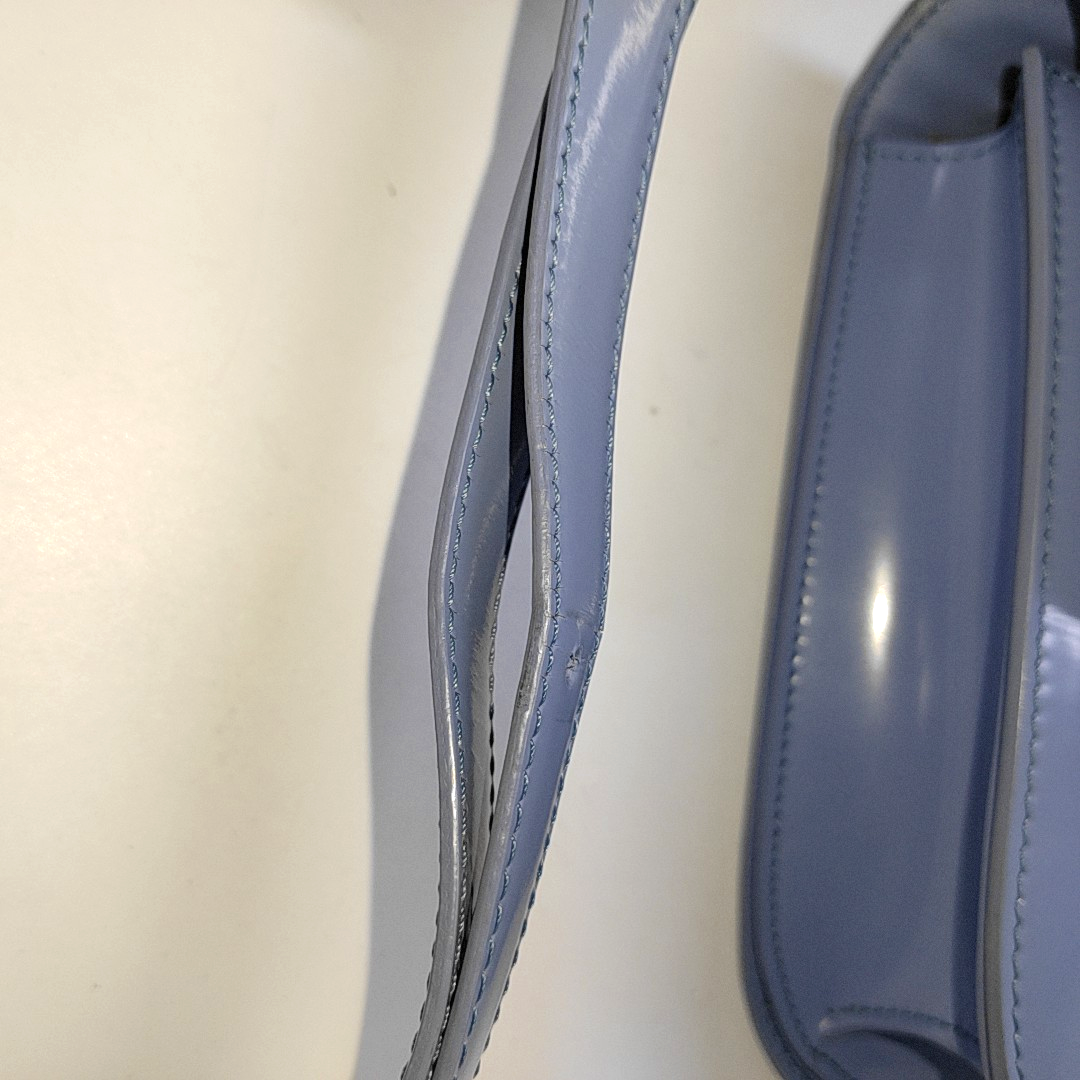 Authenticated pre-owned  CLASSIC BOX Medium Calfskin Blue - Shoulder Bag at Looply