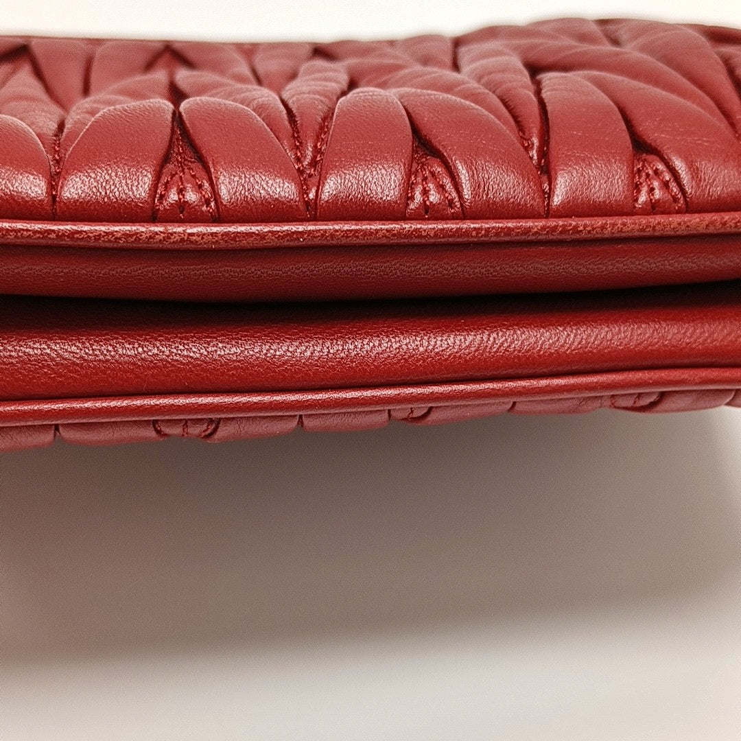 Authenticated pre-owned  Matelassé Lambskin Red - Shoulder Bag at Looply