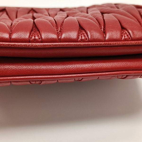 Authenticated pre-owned  Matelassé Lambskin Red - Shoulder Bag at Looply