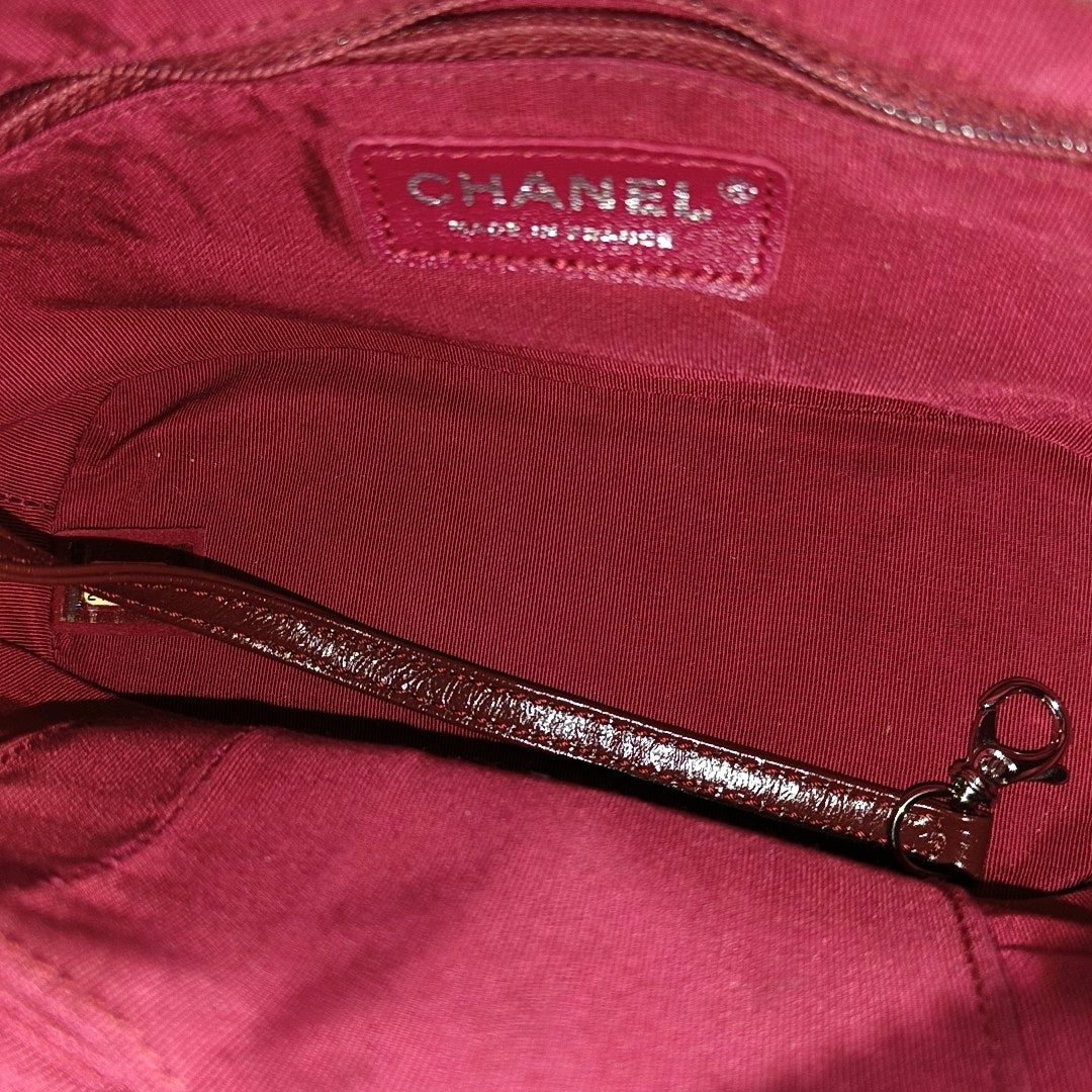 Authenticated pre-owned  Gabrielle Small Quilted Suede Red - Shoulder Bag at Looply