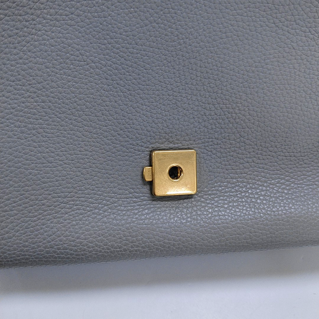 Authenticated pre-owned  GG Marmont Top Handle Calfskin Gray - Crossbody Bag at Looply
