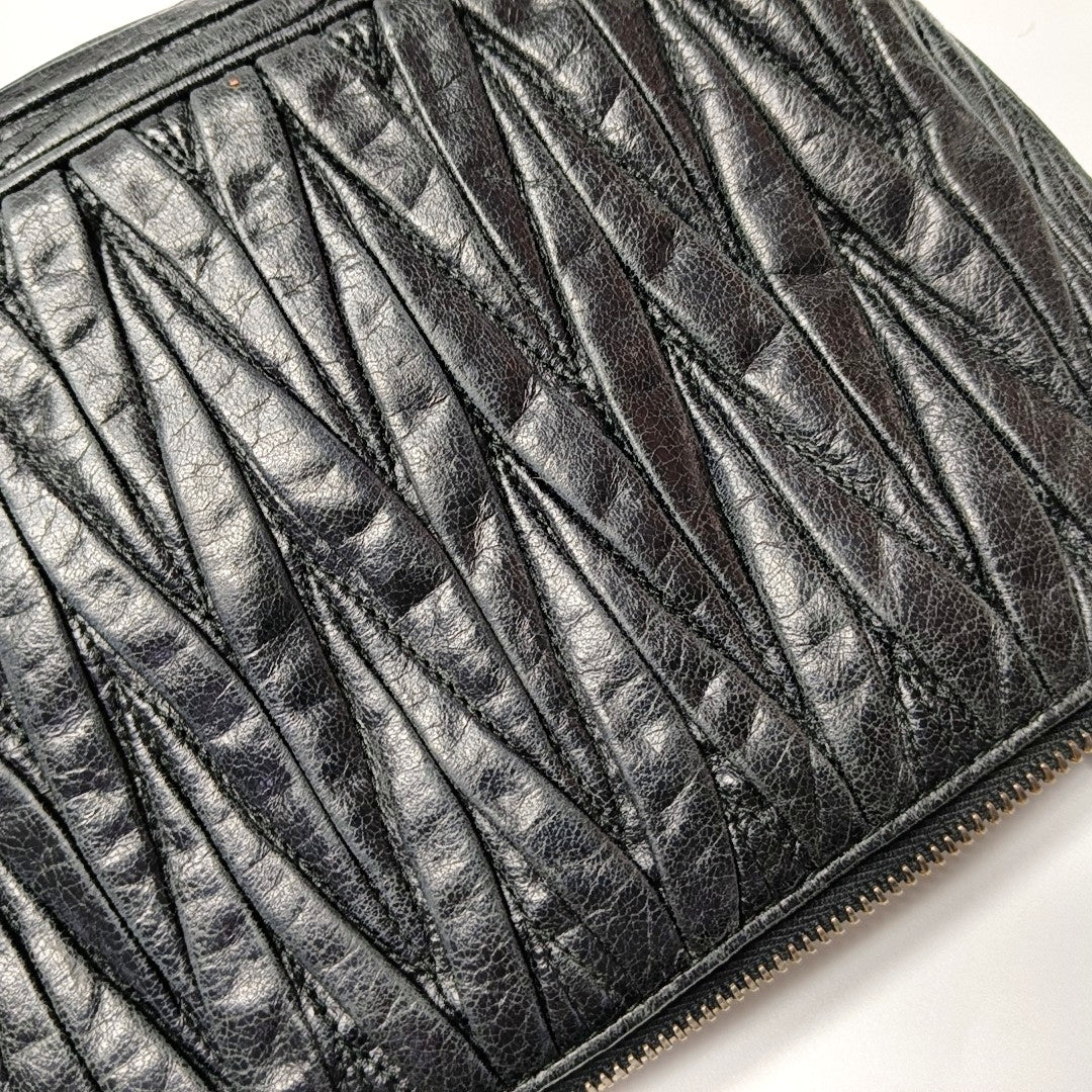 Authenticated pre-owned  Matelassé Lambskin Black - Shoulder Bag at Looply