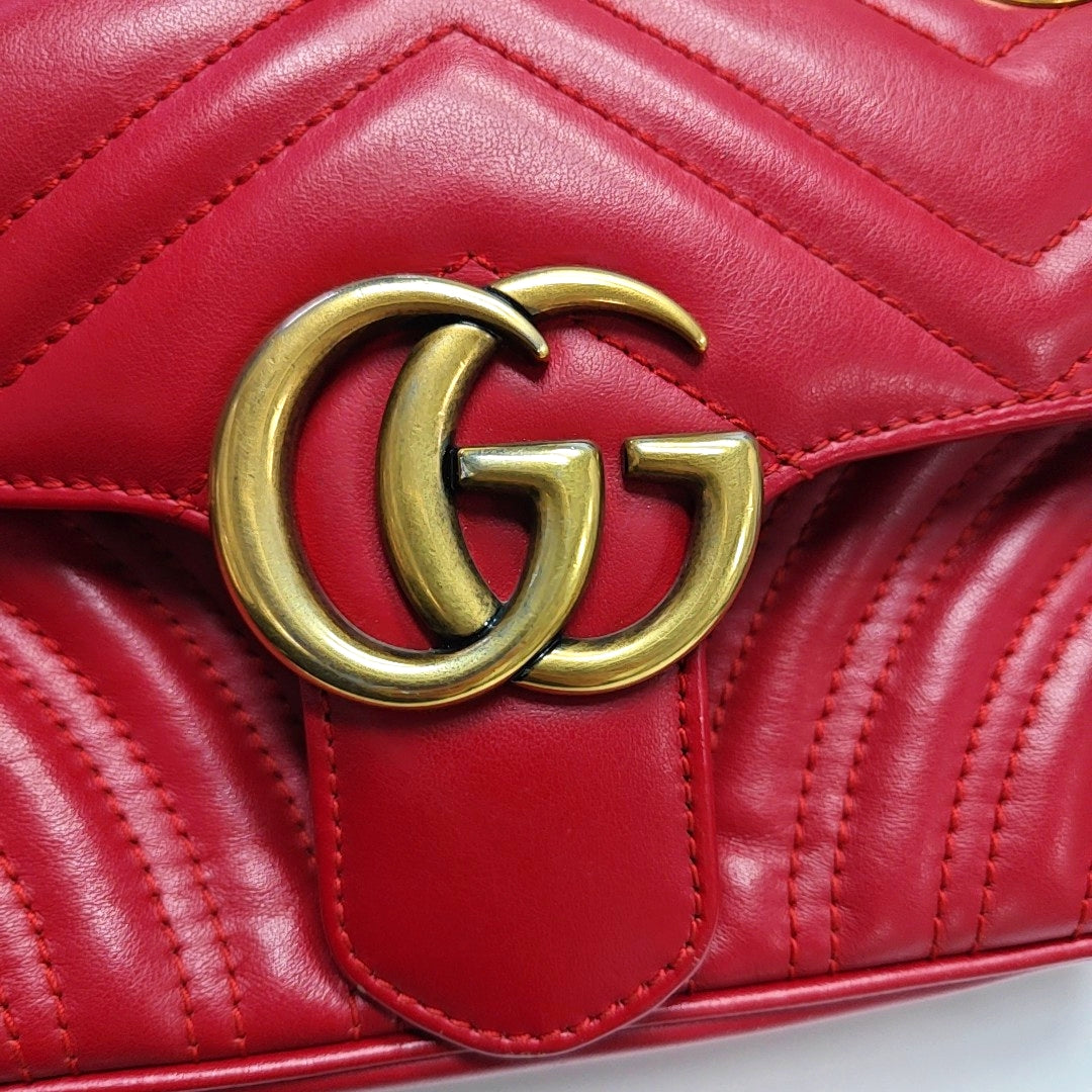Authenticated pre-owned  GG Marmont Small Calfskin Red - Shoulder Bag at Looply