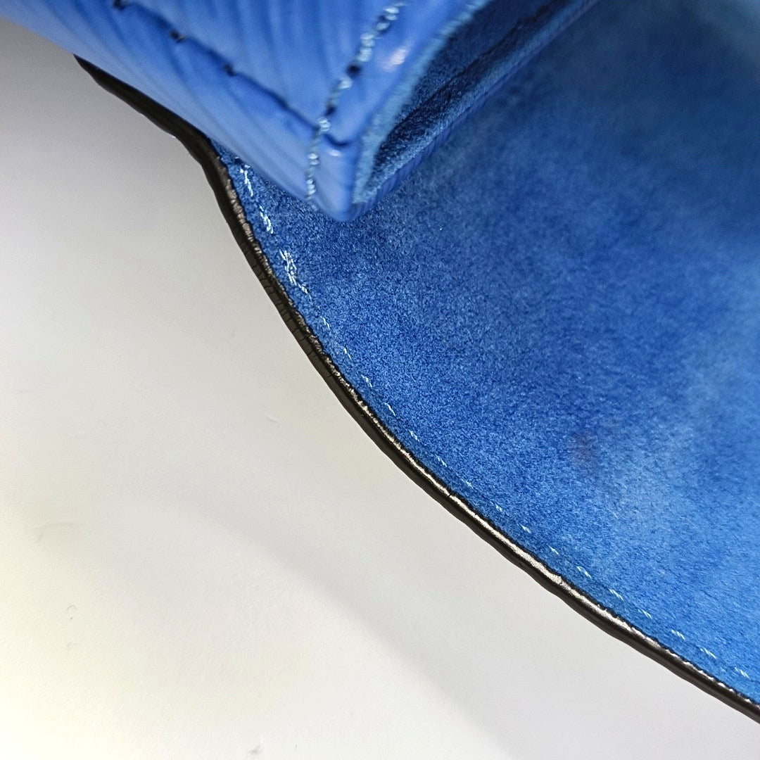 Authenticated pre-owned  Locky Epi Blue - Shoulder Bag at Looply
