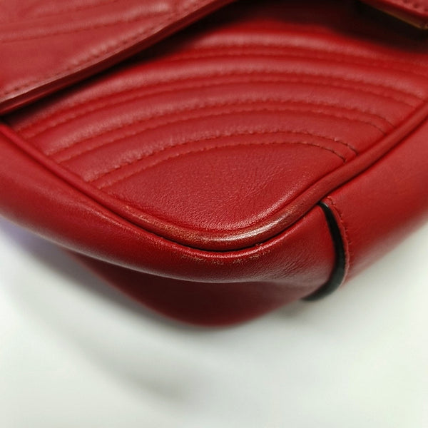 Authenticated pre-owned  GG Marmont Medium Calfskin Red - Shoulder Bag at Looply