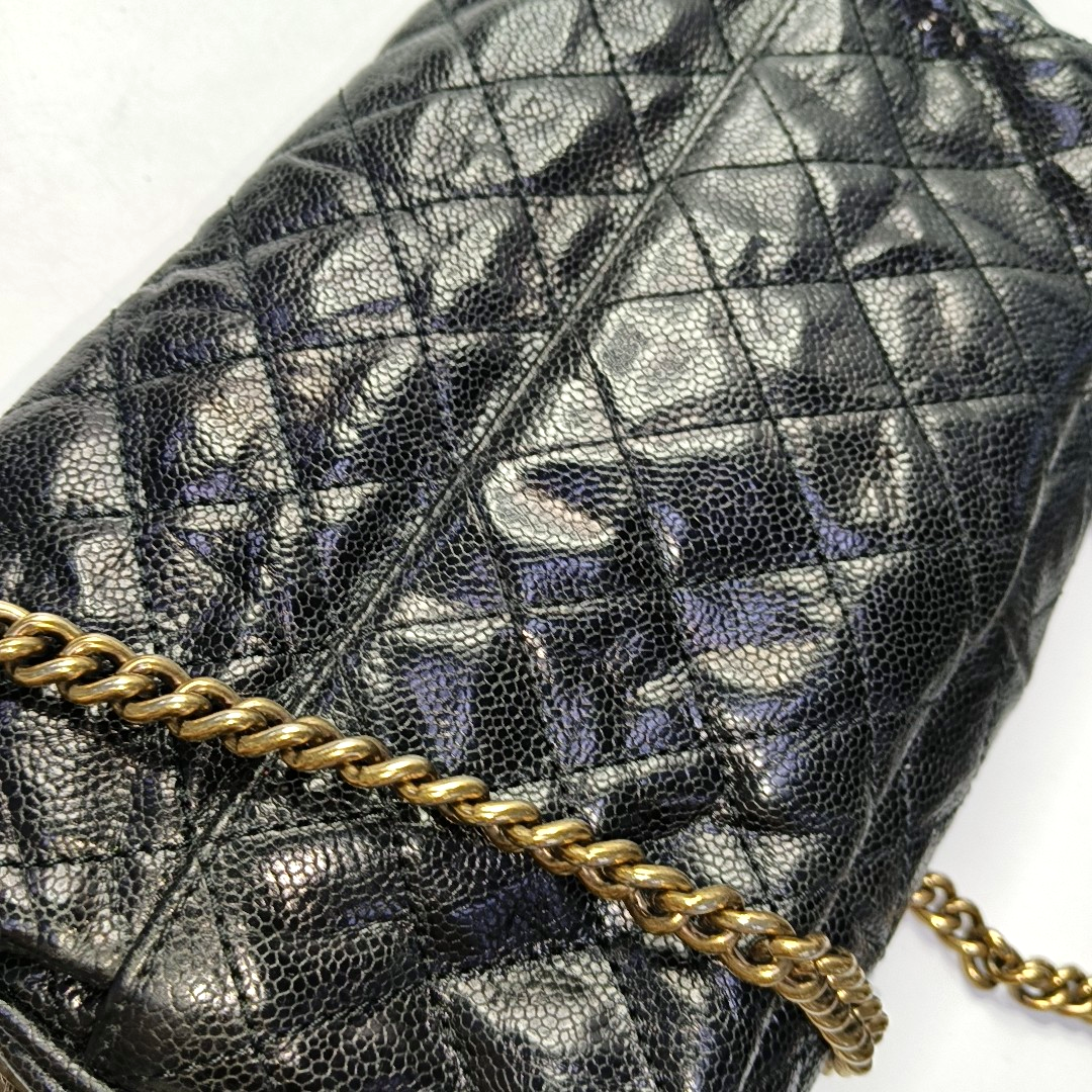 Authenticated pre-owned  Classic Flap Medium Quilted Calfskin Black - Crossbody Bag at Looply