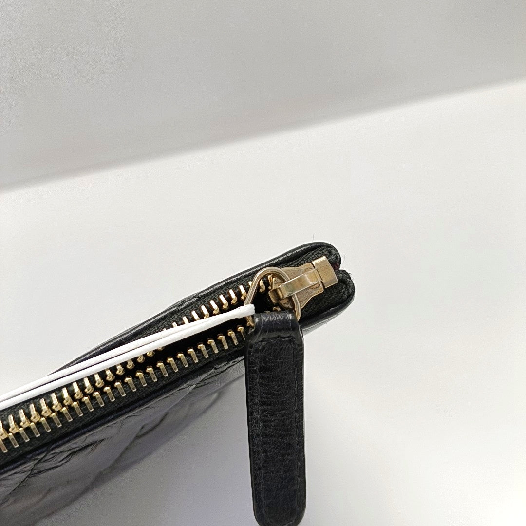 Authenticated pre-owned  2.55 East West Quilted Calfskin Black - Clutch at Looply