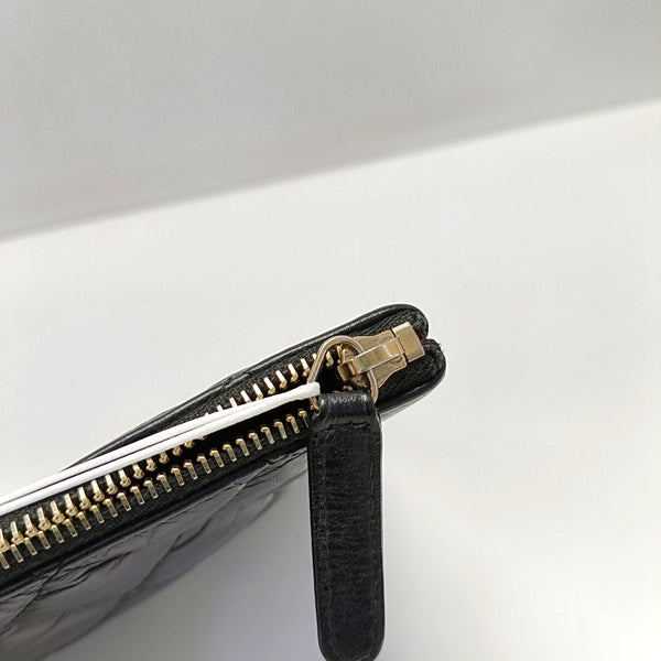 Authenticated pre-owned  2.55 East West Quilted Calfskin Black - Clutch at Looply